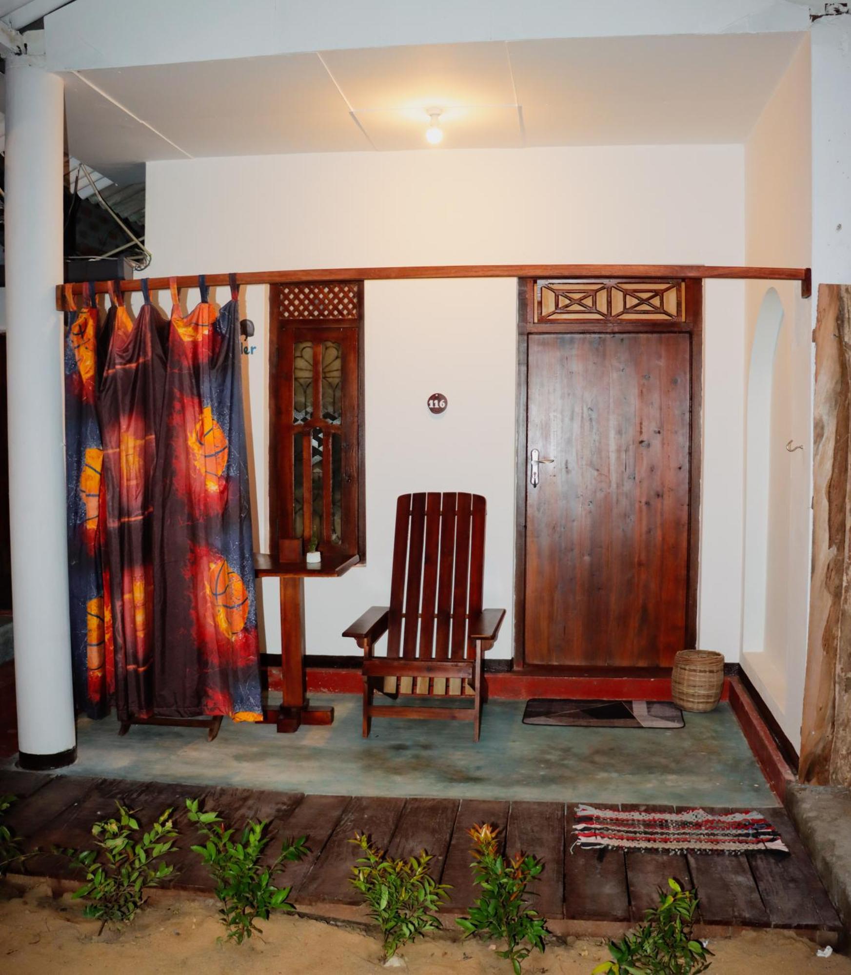 Surfers Park Arugambay Bed & Breakfast Vịnh Arugam Ngoại thất bức ảnh
