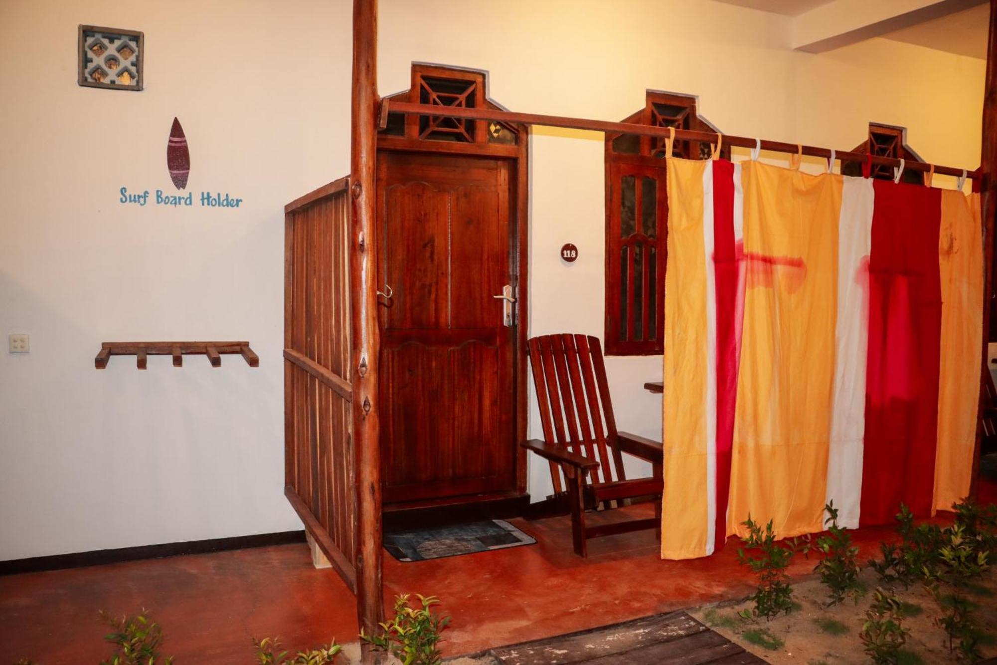 Surfers Park Arugambay Bed & Breakfast Vịnh Arugam Ngoại thất bức ảnh
