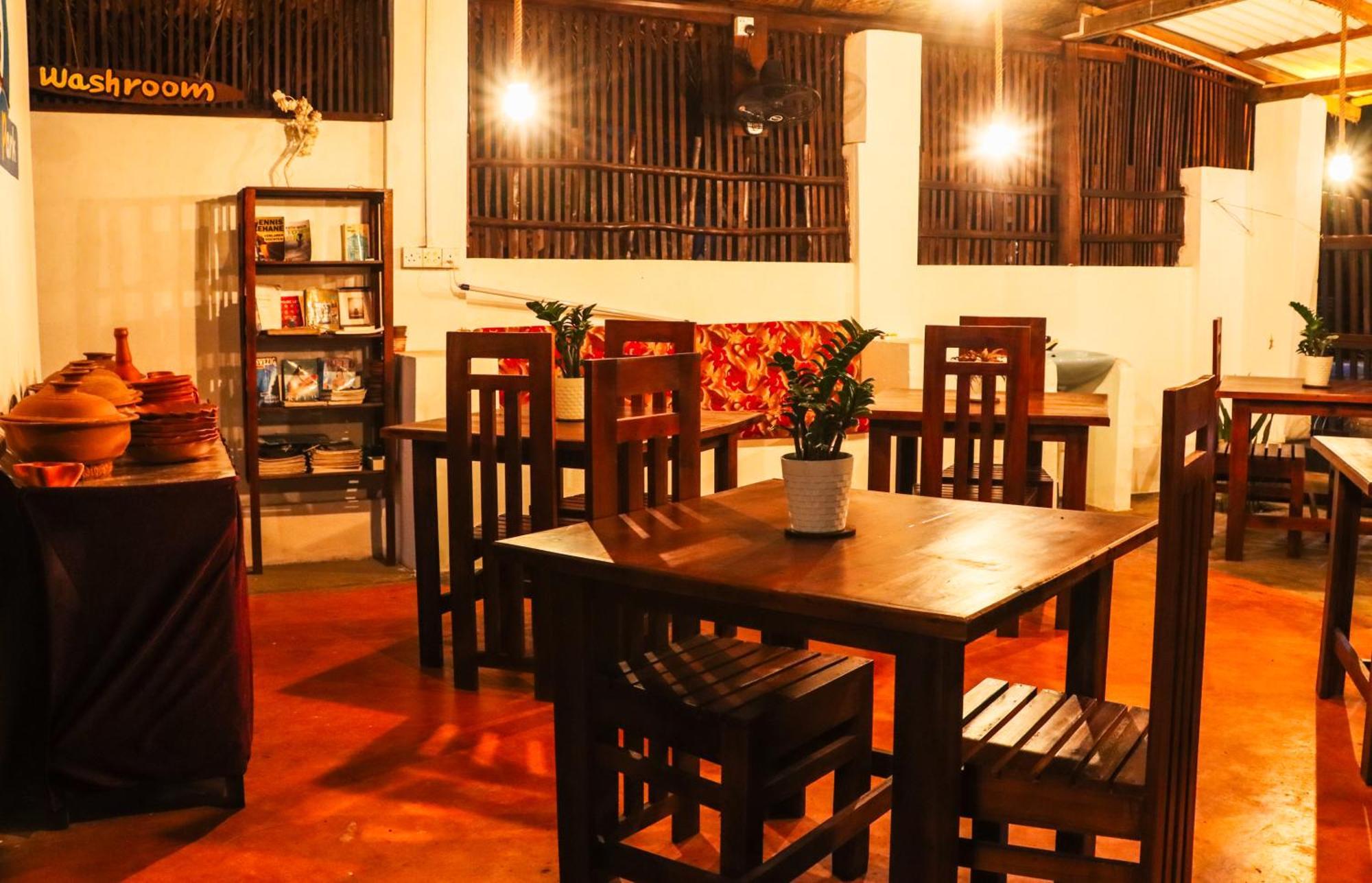 Surfers Park Arugambay Bed & Breakfast Vịnh Arugam Ngoại thất bức ảnh