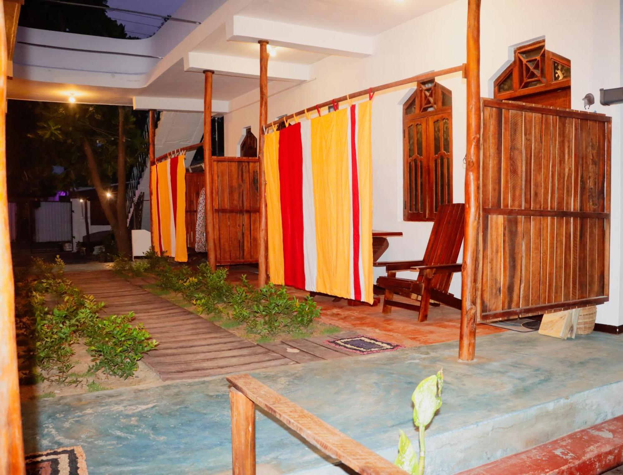 Surfers Park Arugambay Bed & Breakfast Vịnh Arugam Ngoại thất bức ảnh